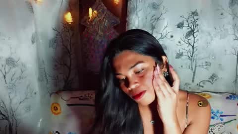 Snapshot of yourqueen_19 chatting on May 19, 6:14 pm yourqueen_19 online show from May 19, 6:14 pm