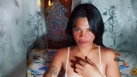 Snapshot of yourqueen_19 chatting on May 23, 3:38 pm yourqueen_19 online show from May 23, 3:38 pm