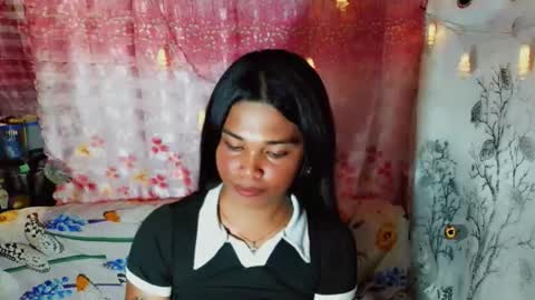 Snapshot of yourqueen_19 chatting on May 26, 9:49 am yourqueen_19 online show from May 26, 9:49 am