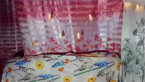 Snapshot of yourqueen_19 chatting on May 30, 7:44 pm yourqueen_19 online show from May 30, 7:44 pm