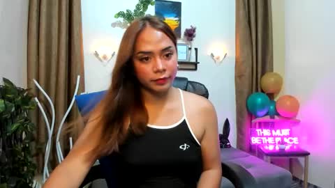 Snapshot of yourqueen_kaye chatting on November 6, 1:12 pm kaye online show from November 6, 1:12 pm