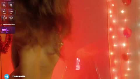 Snapshot of yourrmuse_ chatting on May 29, 6:22 am Isabella but you can call me Isa .-. online show from May 29, 6:22 am
