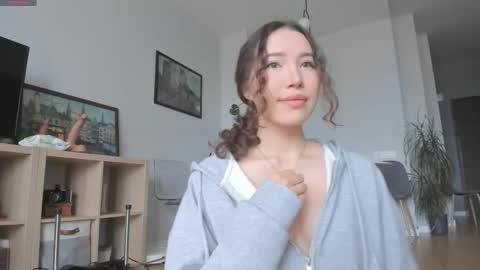 youre meyy online show from November 15, 9:06 am