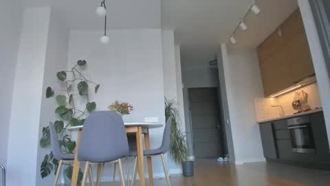 youre meyy online show from March 10, 7:35 am