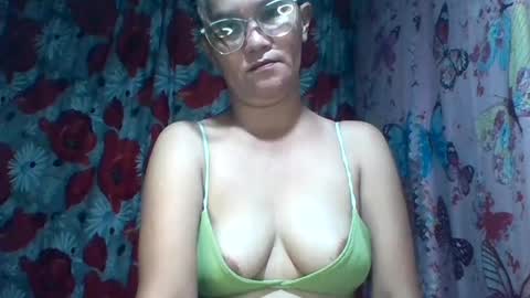 Snapshot of yourshygirl82 chatting on June 19, 1:21 am im MAY online show from June 19, 1:21 am