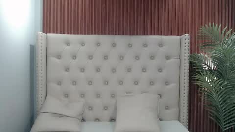 yoursluttyashxx online show from October 6, 6:16 pm