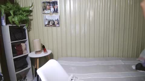 yoursubmissive_larah online show from April 13, 9:15 am