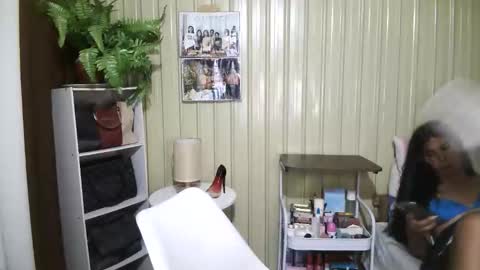 Snapshot of yoursubmissive_larah chatting on May 8, 7:36 am yoursubmissive_larah online show from May 8, 7:36 am