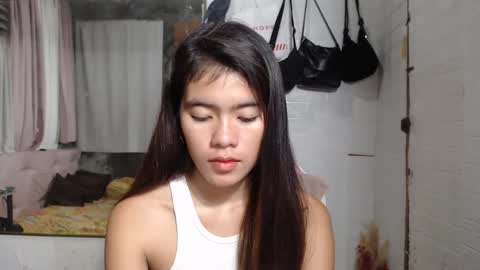 Snapshot of yoursweet_asian20 chatting on December 5, 11:40 pm Maddie online show from December 5, 11:40 pm