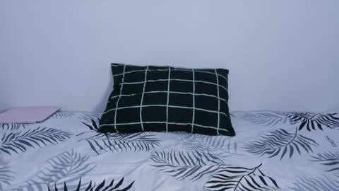 Snapshot of yoursweetestkiwi chatting on December 19, 1:29 pm Kiwi online show from December 19, 1:29 pm