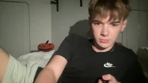 yoursweetyguy online show from December 17, 3:18 pm