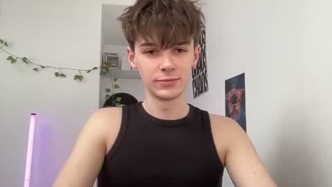 Snapshot of yoursweetyguy chatting on June 24, 9:41 am yoursweetyguy online show from June 24, 9:41 am