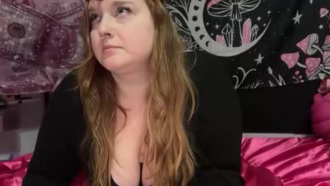 yourthickgingergoddess online show from December 1, 7:02 am