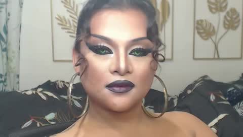 Snapshot of yourtrannyqueenxxx chatting on October 31, 10:22 pm Anastacia Grey online show from October 31, 10:22 pm