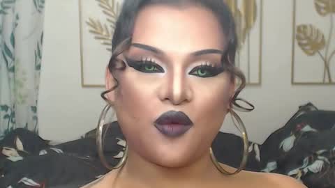 Snapshot of yourtrannyqueenxxx chatting on November 1, 11:51 pm Anastacia Grey online show from November 1, 11:51 pm