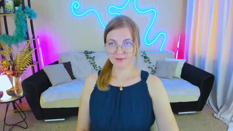 Snapshot of youruniverserr chatting on October 4, 12:36 pm Alice online show from October 4, 12:36 pm