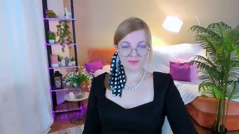 Snapshot of youruniverserr chatting on October 8, 6:11 am Alice online show from October 8, 6:11 am