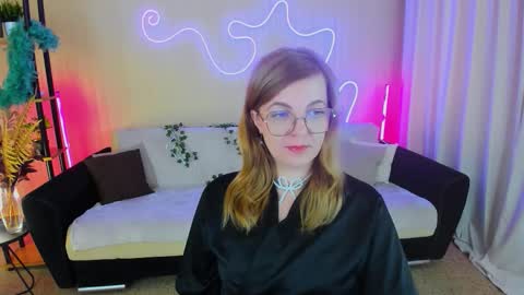 Snapshot of youruniverserr chatting on October 10, 12:15 pm Alice online show from October 10, 12:15 pm