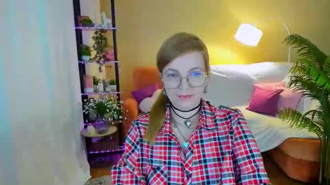 Snapshot of youruniverserr chatting on October 12, 11:42 am Alice online show from October 12, 11:42 am