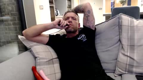 Snapshot of youwantus69 chatting on December 10, 5:07 am You want us 69 online show from December 10, 5:07 am