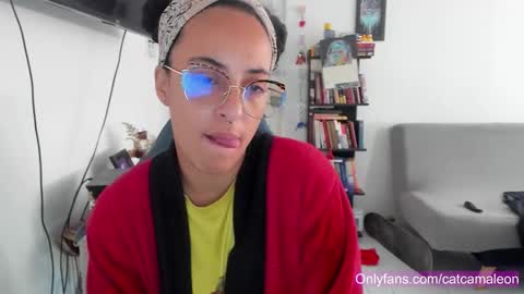 elizabeth  ju   online show from March 26, 1:49 pm