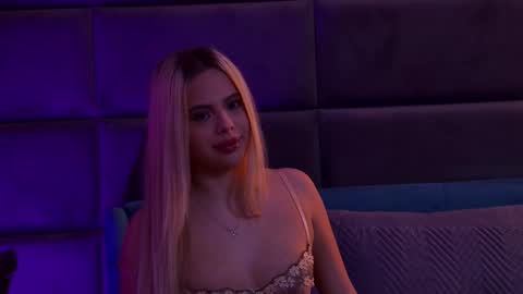 Foxie online show from November 16, 4:12 pm