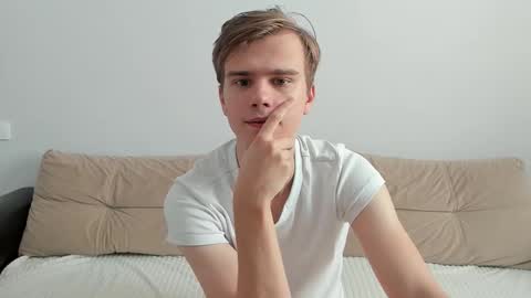 Snapshot of yueslang chatting on October 8, 10:35 am Yue Lang and Samm online show from October 8, 10:35 am