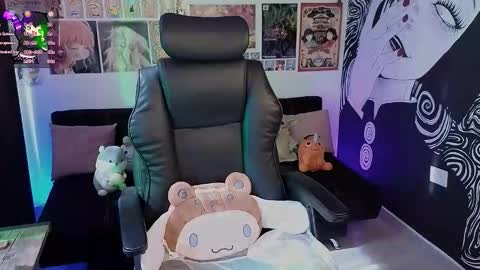    rawr   Anne Independent model      online show from November 13, 7:13 pm