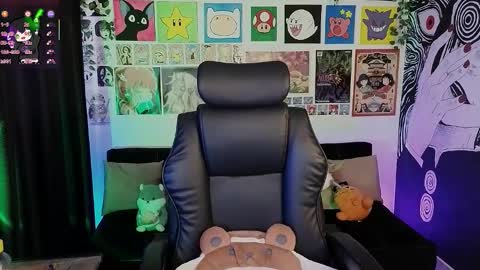    rawr   Anne Independent model      online show from November 16, 9:20 pm