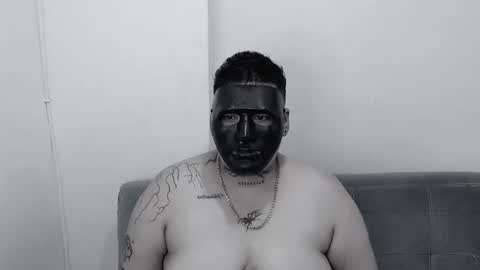 Snapshot of yulandval chatting on October 30, 11:05 pm yul and val couple online show from October 30, 11:05 pm