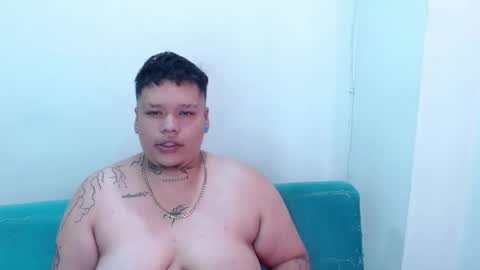 Snapshot of yulandval chatting on November 26, 5:36 pm yul and val couple online show from November 26, 5:36 pm