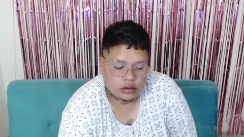 Snapshot of yulandval chatting on December 4, 1:26 am yul and val couple online show from December 4, 1:26 am