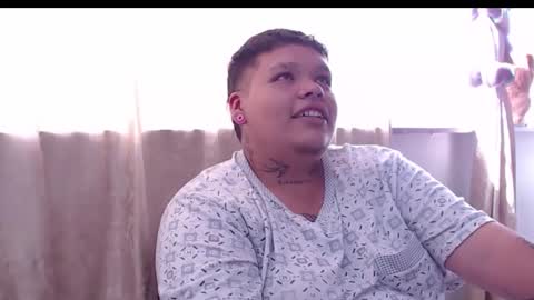 Snapshot of yulandval chatting on December 14, 8:24 pm yul and val couple online show from December 14, 8:24 pm