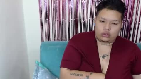 yul and val couple online show from January 17, 12:43 pm