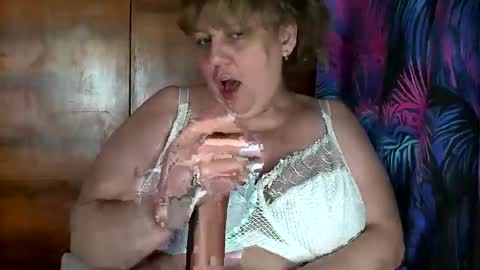 Snapshot of yulia1979 chatting on October 30, 7:43 am Yula online show from October 30, 7:43 am