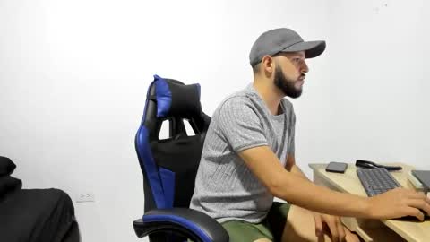 Snapshot of yulian0920 chatting on November 13, 4:33 am YULIAN online show from November 13, 4:33 am