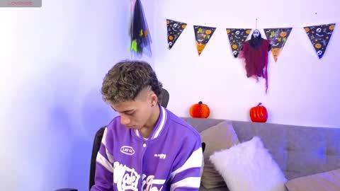 yulian_vasquez online show from October 29, 12:18 pm