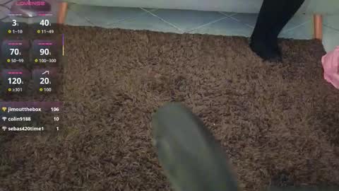 yuliethpetite online show from February 3, 11:15 am