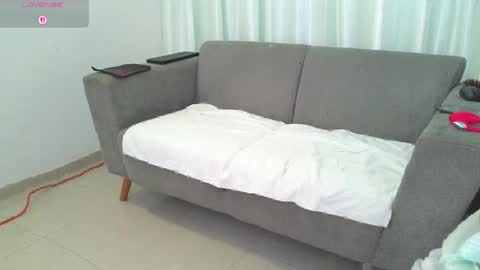 yuliethpetite online show from April 20, 1:03 pm