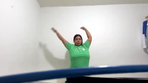 Snapshot of yulissa18 chatting on October 31, 4:02 am Yuli and SaraIndependent model online show from October 31, 4:02 am