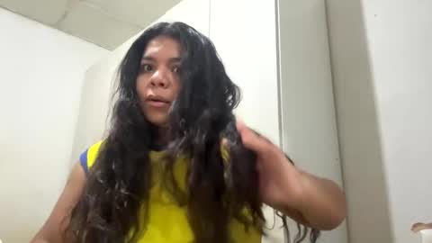 Snapshot of yulissa18 chatting on November 14, 6:06 pm Yuli and SaraIndependent model online show from November 14, 6:06 pm