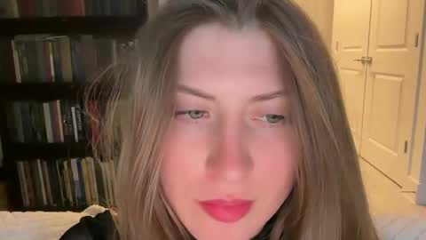 Snapshot of yumiandwolf chatting on March 8, 7:38 am yumiandwolf online show from March 8, 7:38 am