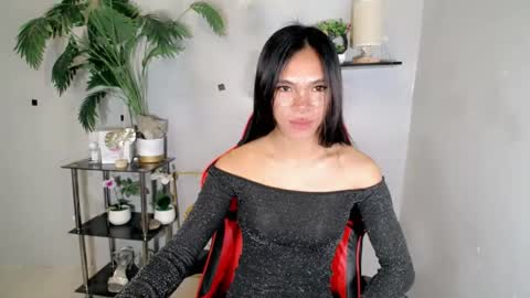 CALL ME YUMLEXX online show from August 9, 12:01 am