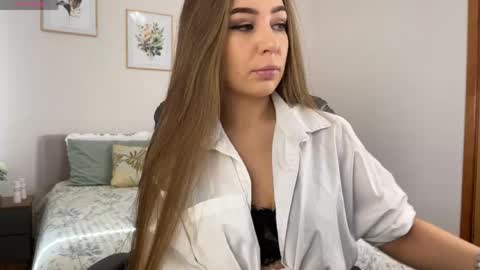 Snapshot of yummy_jane_ chatting on May 17, 1:25 am Yummy Jane online show from May 17, 1:25 am