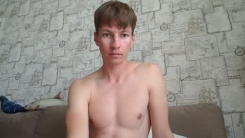 Snapshot of yummyalexxx chatting on April 17, 11:24 am Alex online show from April 17, 11:24 am