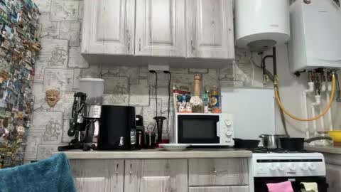 Snapshot of yummyalexxx chatting on June 12, 4:17 pm Alex online show from June 12, 4:17 pm