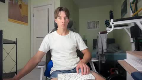 Snapshot of yummyalexxx chatting on July 11, 6:43 pm Alex online show from July 11, 6:43 pm