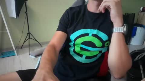 Snapshot of yummyalexxx chatting on July 15, 9:25 am Alex online show from July 15, 9:25 am