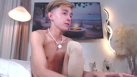 Justine online show from January 2, 10:01 pm