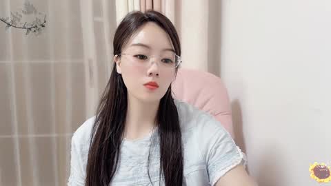 Snapshot of yuner0715 chatting on January 19, 2:06 pm YunEr online show from January 19, 2:06 pm